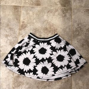 BLACK AND WHITE FLORAL SKIRT!